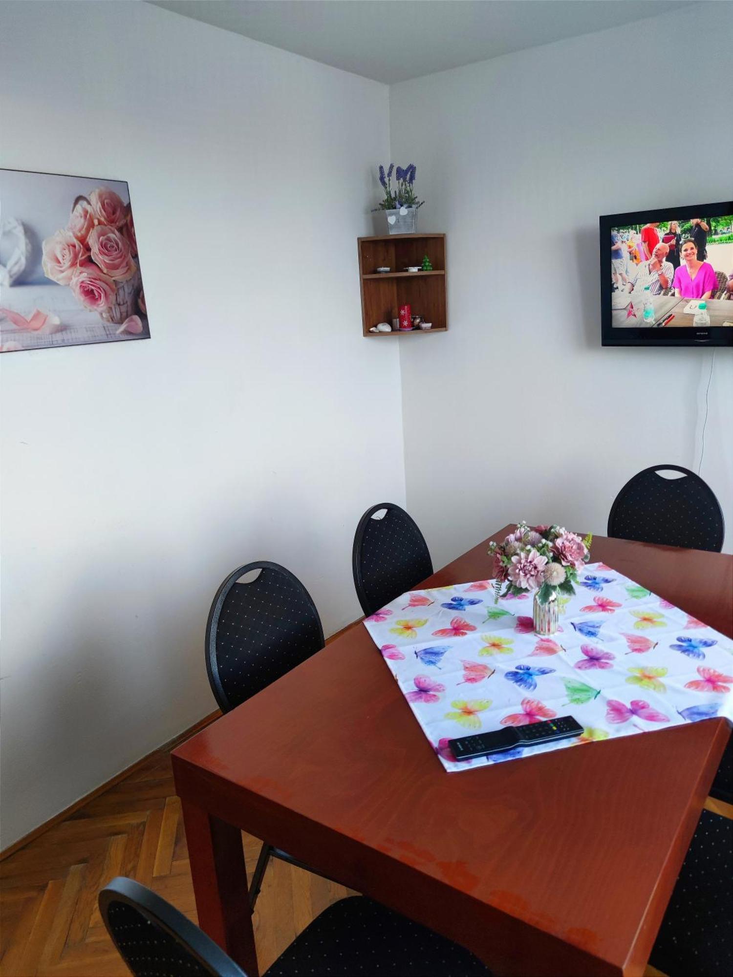 Fast Apartment In The Centrum Levice Luaran gambar