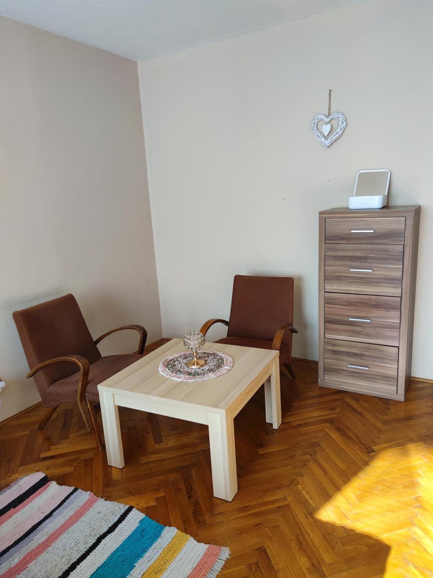 Fast Apartment In The Centrum Levice Luaran gambar